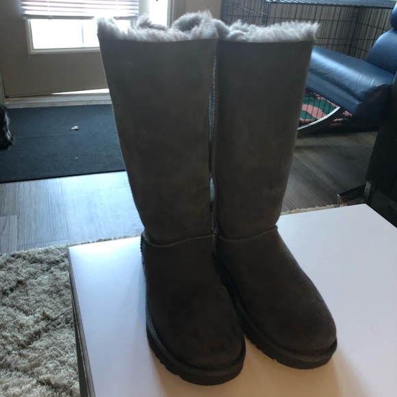 UGG full length bailey bow boots! - Picture 8 of 8